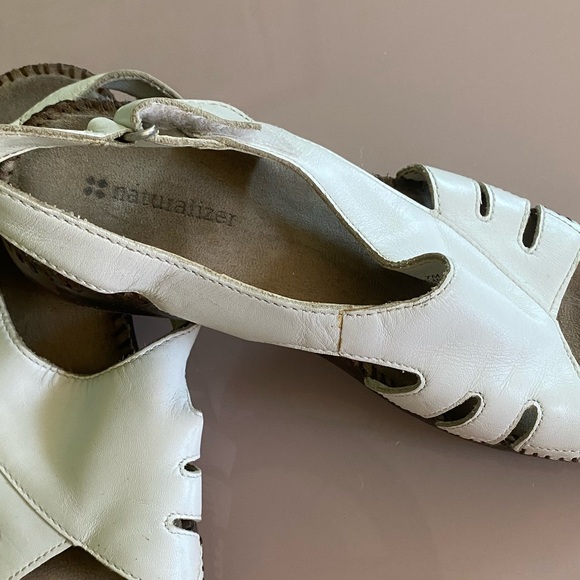 Super Comfortable Cushioned White Naturalizer Velcro-Close Walking Shoes/Sandals - Picture 10 of 10